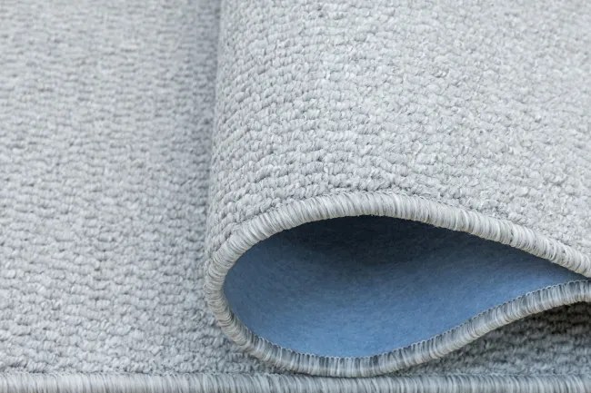 Metrážny koberec Brasil 5222 svetlosivý