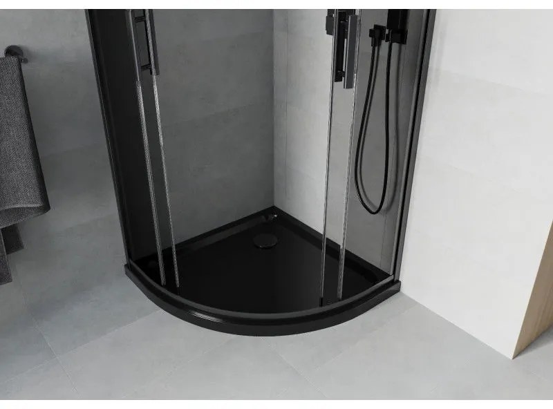Mexen Rio, štvrťkruhový sprchovací kút s posuvnými dverami 90(dvere) x 90(dvere) x 190 cm, 6mm šedé sklo, čierny profil + čierna sprchová vanička Slim, 863-090-090-70-40-4170B