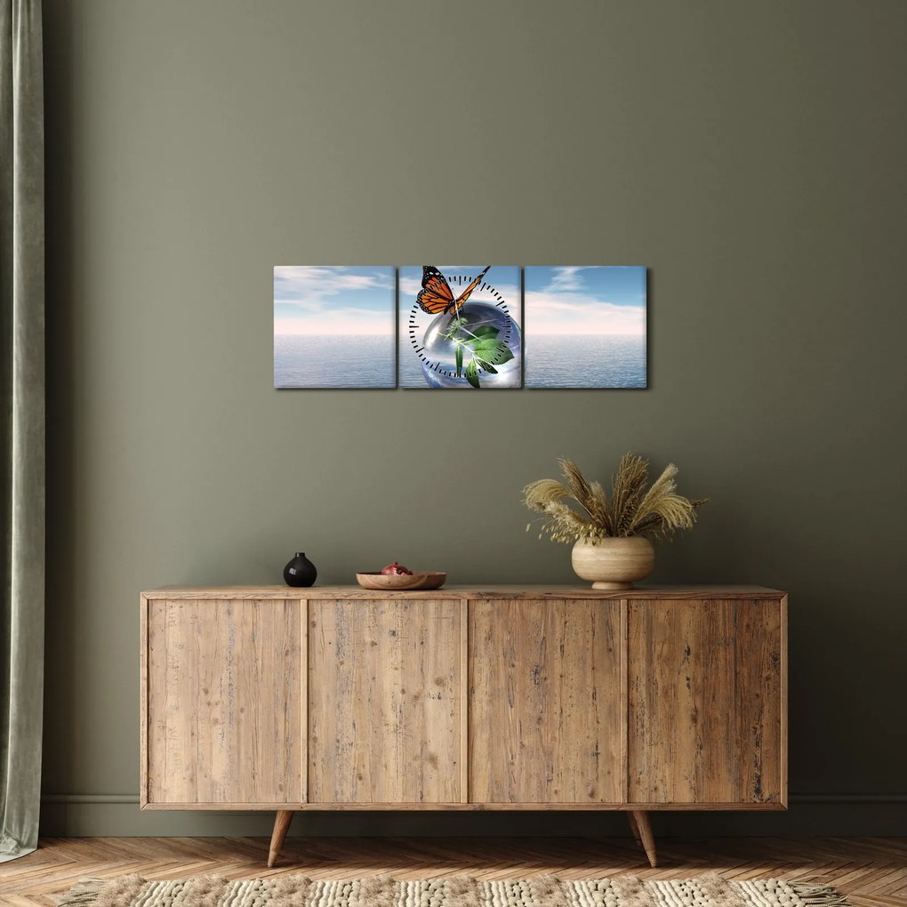 Obraz motýľa na sklenenej guli (s hodinami) (90x30 cm)