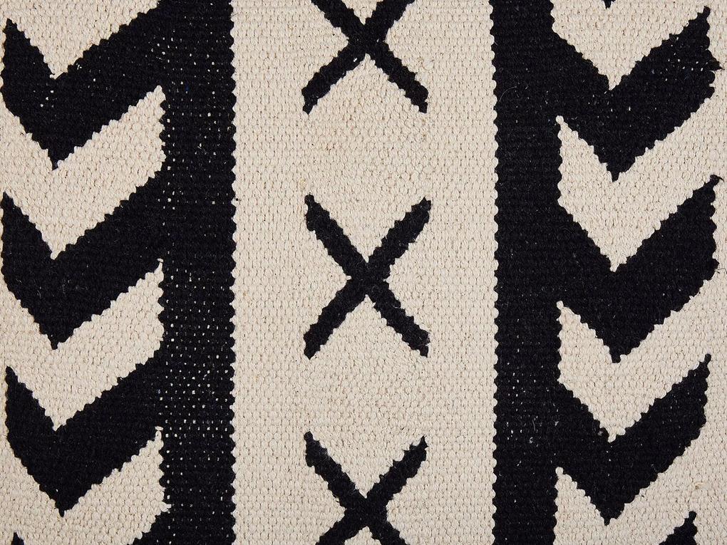 Sada 2 bavlnených vankúšov s geometrickým vzorom a strapcami 45 x 45 cm béžová / čierna DEADNETTLE Beliani