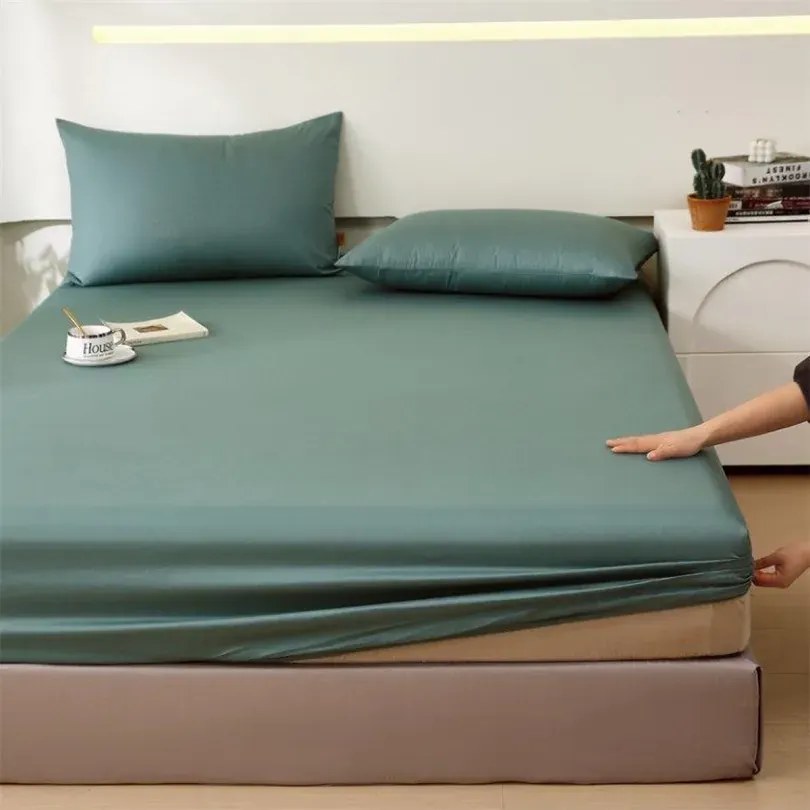 Bavlnená posteľná plachta s gumkou - tmavo zelená Šírka: 200 cm | Dĺžka: 220 cm
