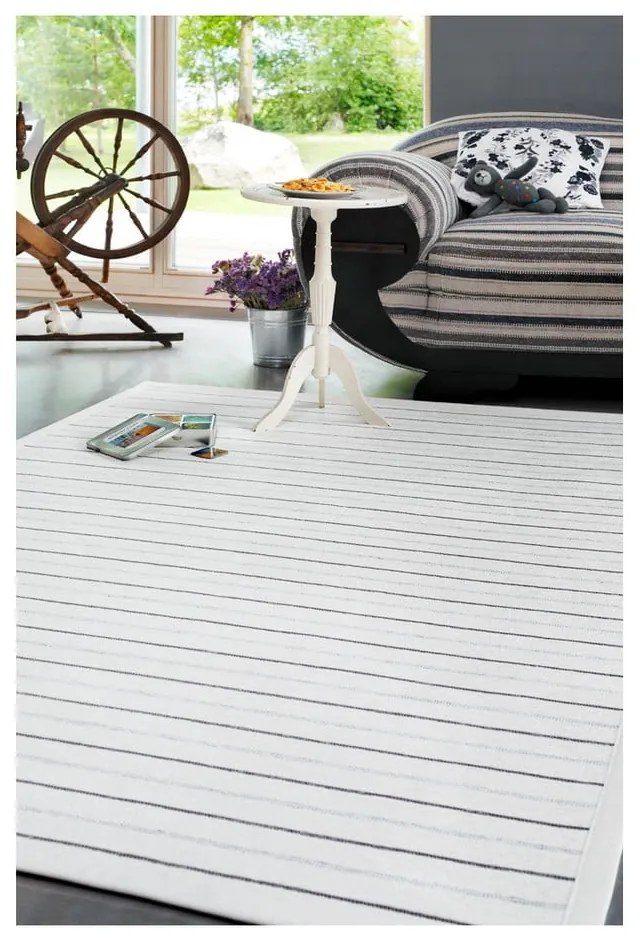 Biely vzorovaný obojstranný koberec Narma Vao, 140 × 200 cm