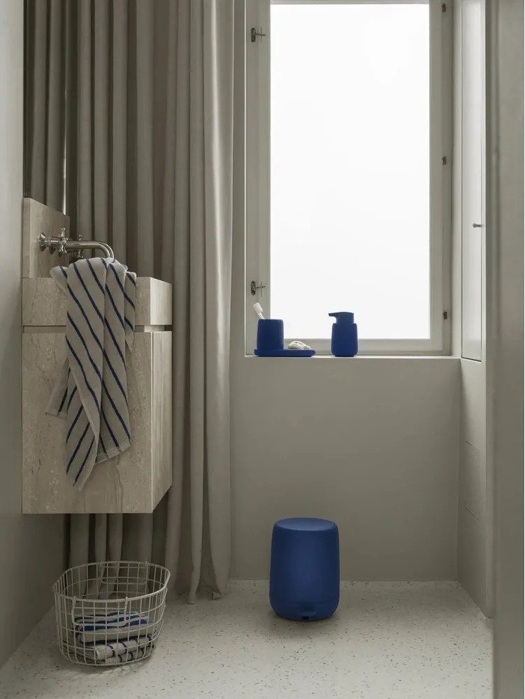 Modrý keramický téglik na zubné kefky Sono – Blomus