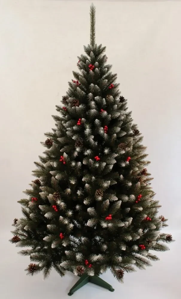 Nádherný vianočný stromček zdobený jarabinou a šiškami 220 cm