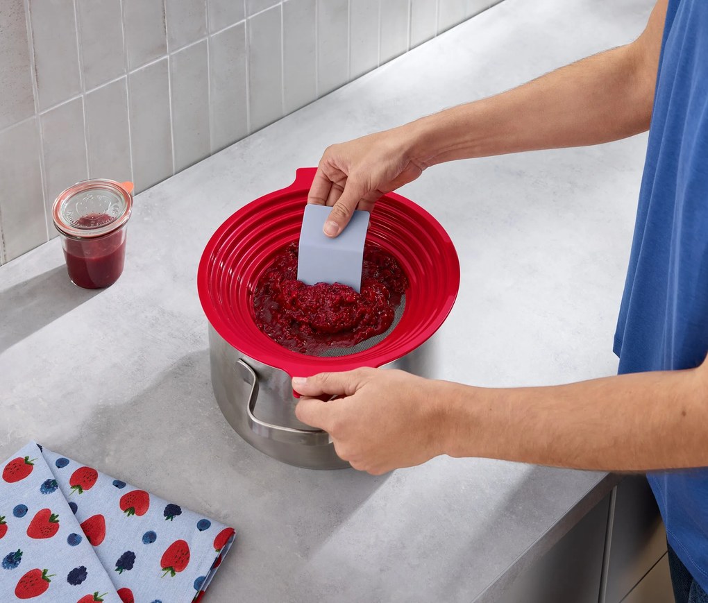 2 v 1: sito na preosievanie múky a pasírovanie