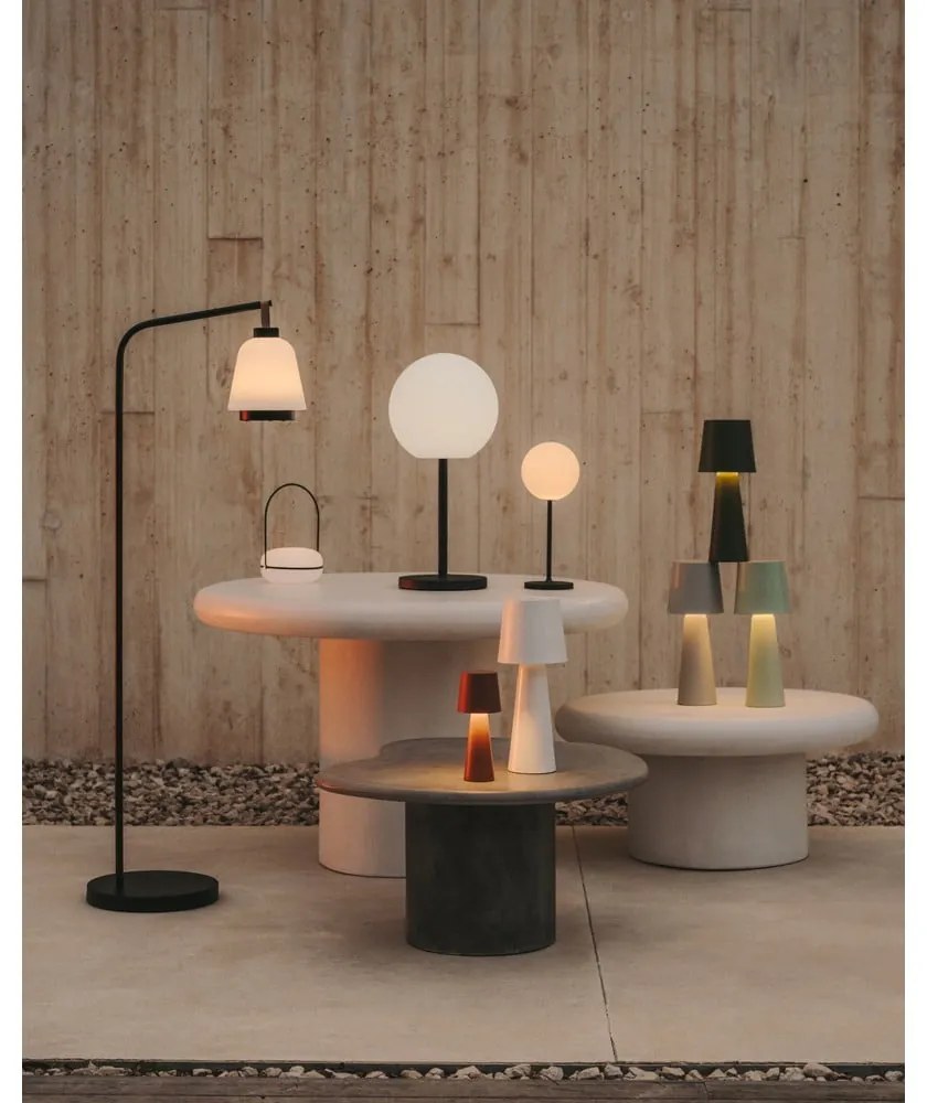 Biela plastová LED stmievateľná stolová lampa (výška 24 cm) Udiya – Kave Home