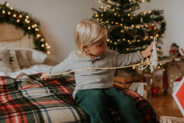 Montessori drevená prepletacia hračka - srnka