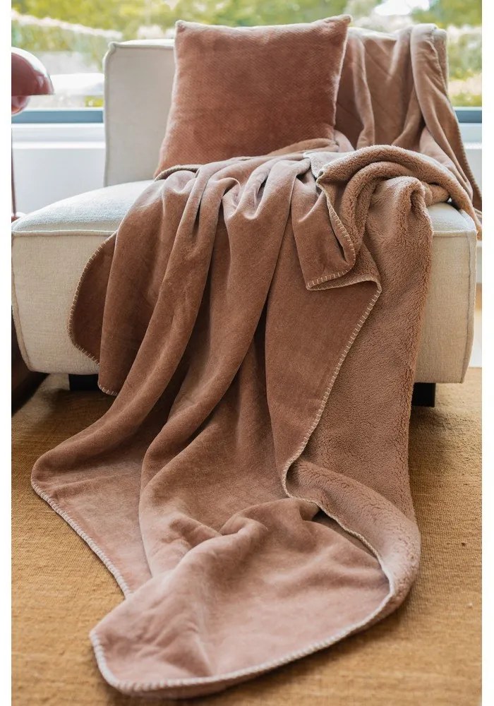 Dekoračný vankúš z mikroplyšu 45x45 cm Pippa – Tiseco Home Studio