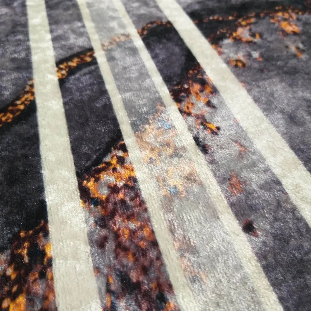 Protišmykový koberec tmavosivej farby so vzorom Šírka: 60 cm | Dĺžka: 100 cm