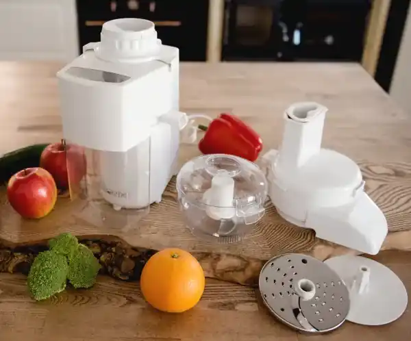 RONIC Partner, kompaktný multifunkčný kuchynský robot v základnej výbave s  odšťavovačom | BIANO