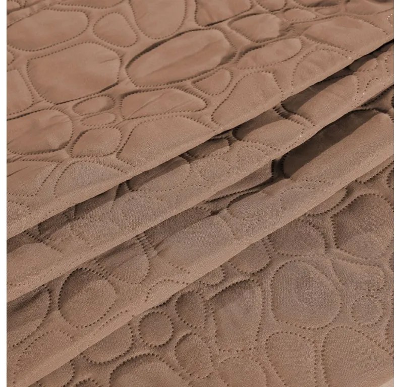 Svetlohnedý prehoz na posteľ so vzorom STONE Rozmer: 170 x 210 cm