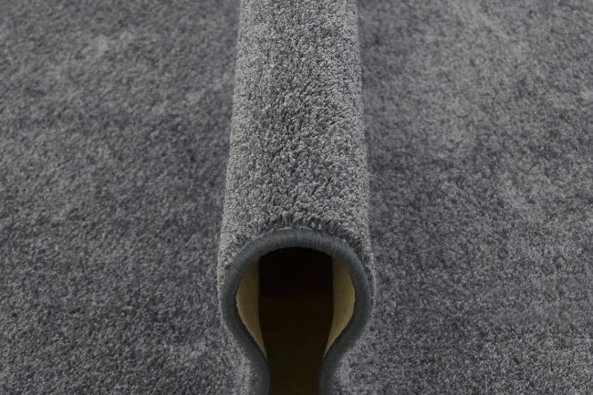 Metrážny koberec Princess 80 antracitový