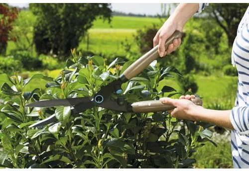 Ručné nožnice na živý plot Gardena NatureCut dvojčepeľové