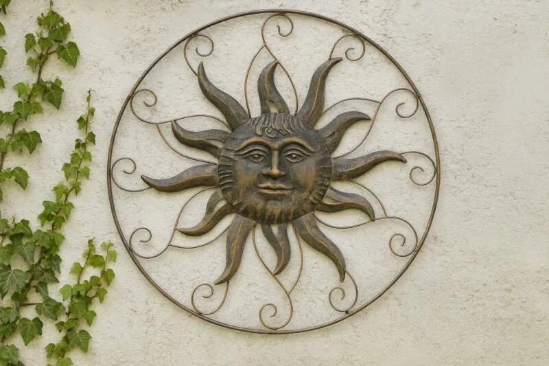 Kovová nástenná dekorácia slnko 50 cm