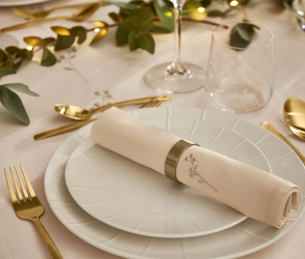 Vyšívaný behúň na stôl