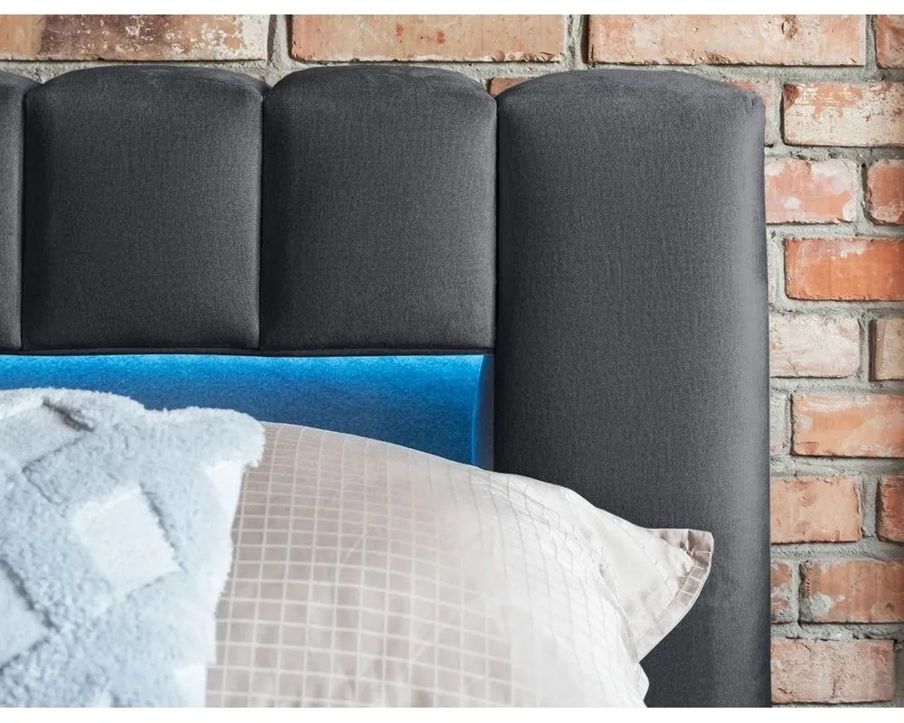 Sivá čalúnená dvojlôžková posteľ s úložným priestorom s roštom 140x200 cm Lamica – ELTAP