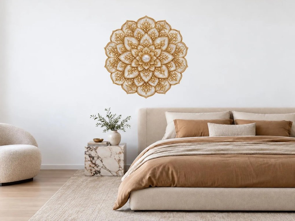 Perleťová mandala zlatobiela textilná znovu prilepiteľná nálepka na stenu do spálne arch 46 x 46 cm