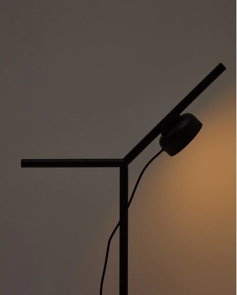 Čierna kovová LED stolová lampa so stmievačom (výška 61,5 cm) Orey – Kave Home