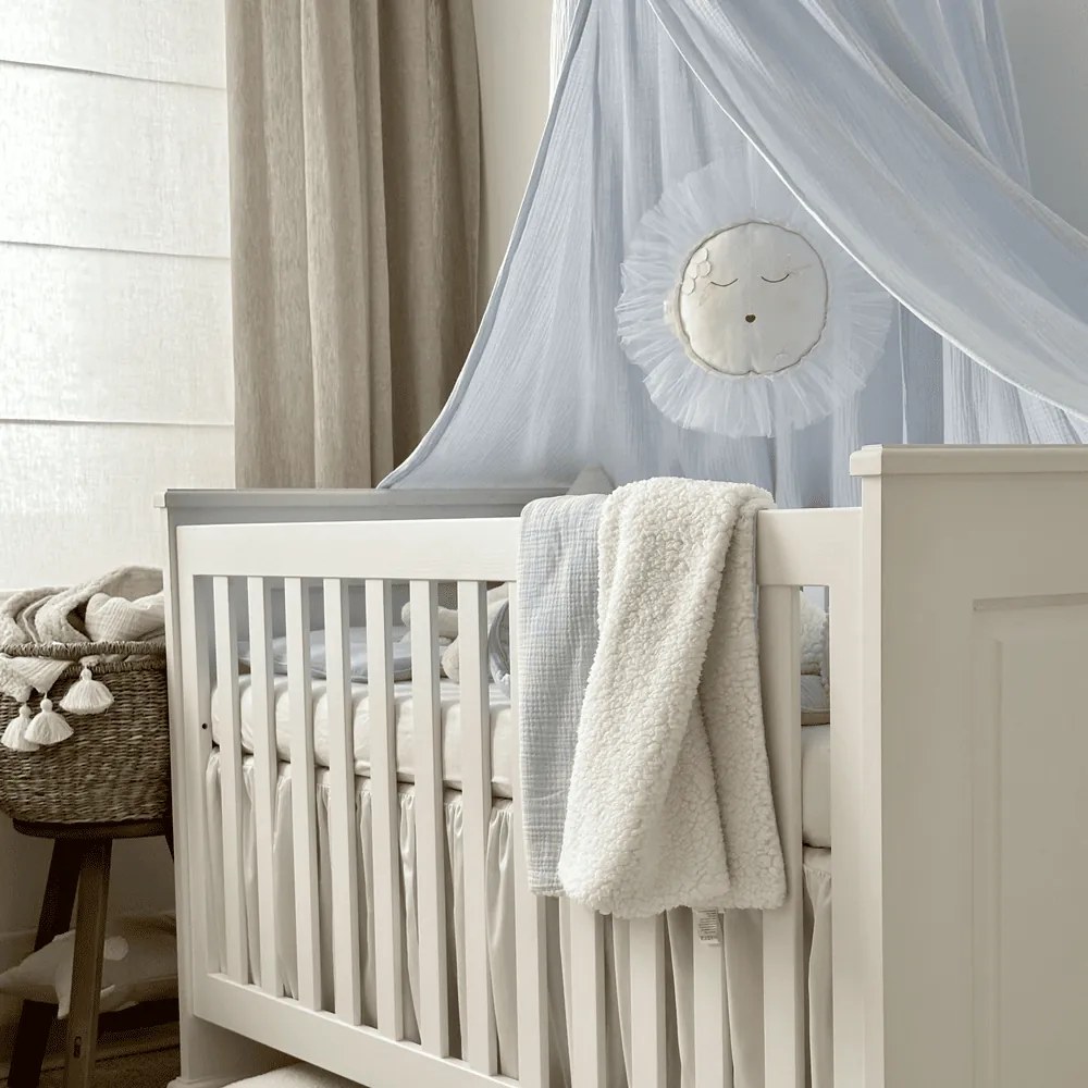 Obojstranný prehoz z mušelínu a umelej kožušiny svetlo modrá