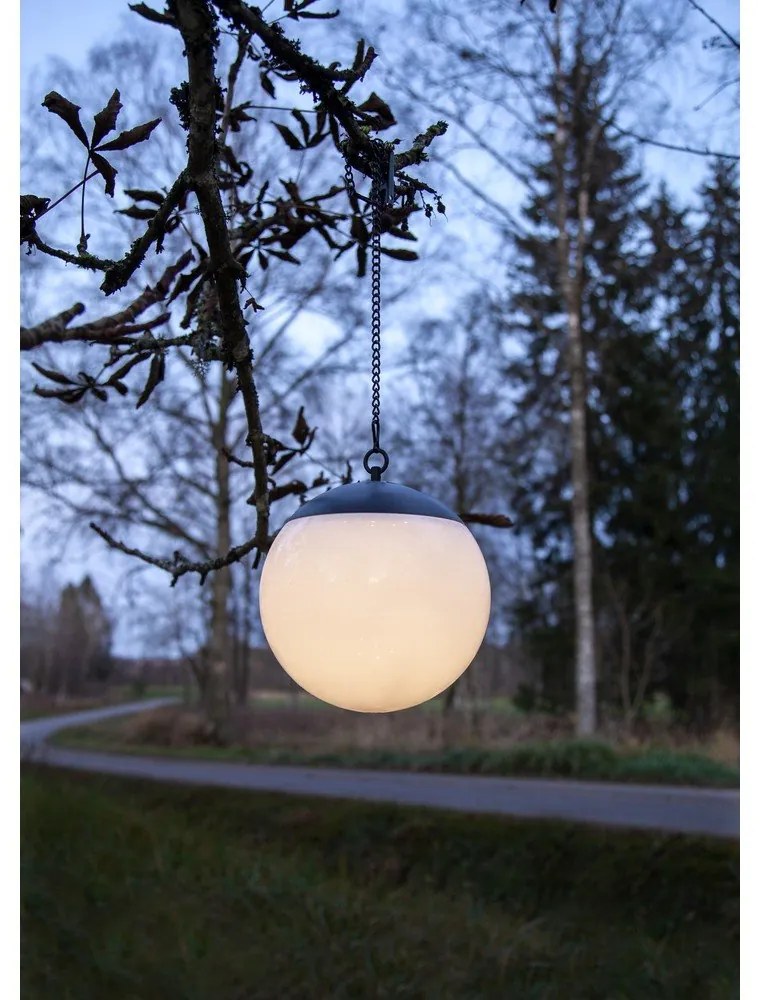 Závesné vonkajšie solárne svietidlo Star Trading Globus, ø 20 cm