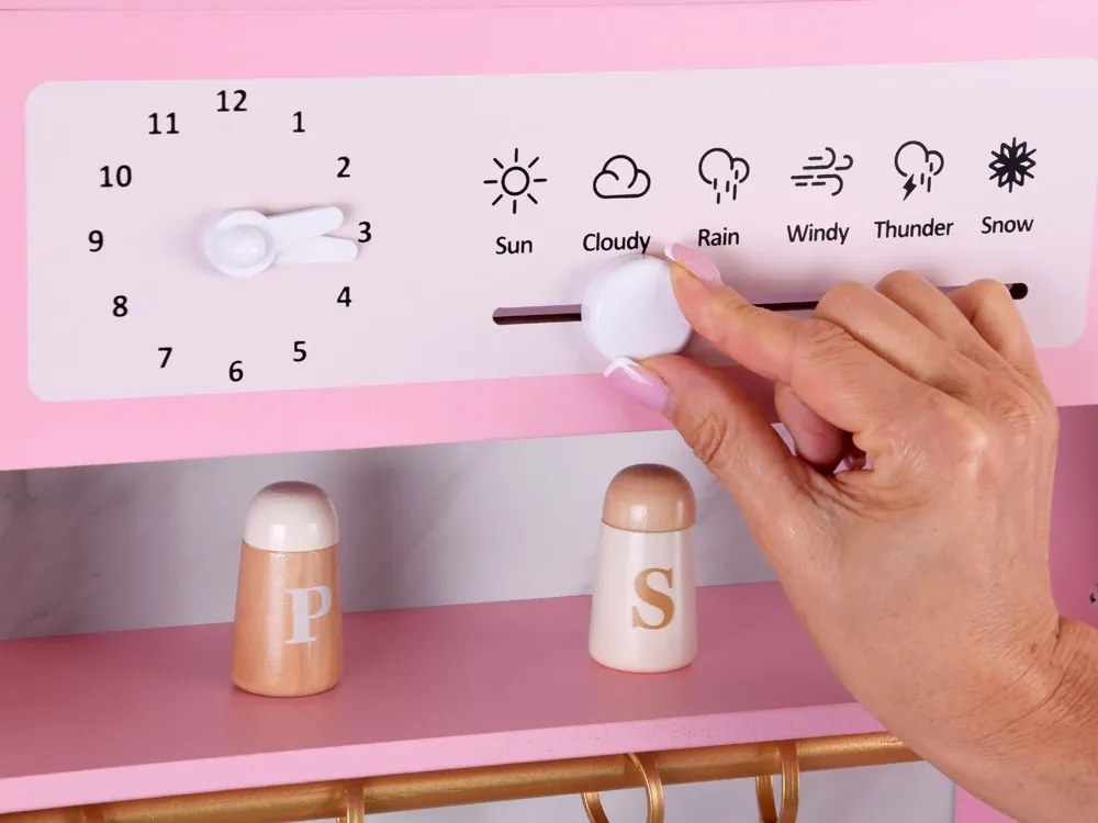 Veľká interaktívna drevená kuchyňa s pôvabnými zlatými doplnkami a kávovarom ZA5933