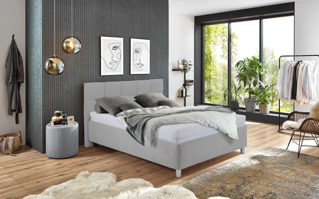 Posteľ Glory 140x200 cm, svetlo šedá látka, s matracom