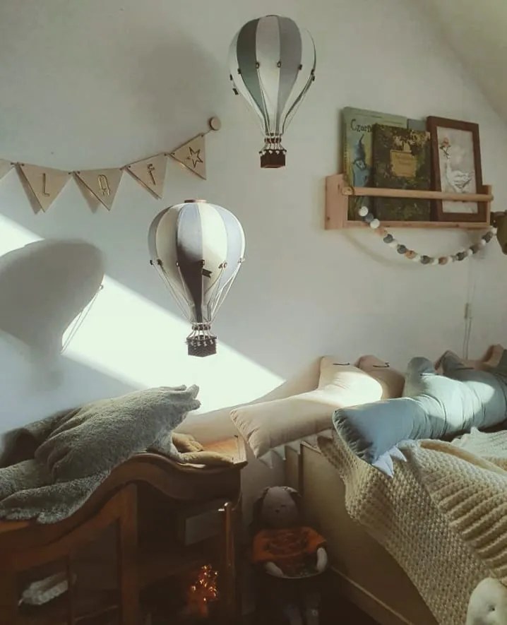 Dekoračný lietajúci balón sivá – dekorácia do detskej izby S-28cm x 16cm