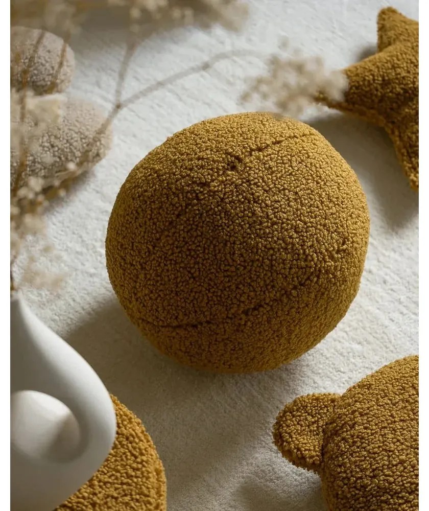 Hnedý detský pohovkový vankúš z textílie buklé Ball – Wigiwama