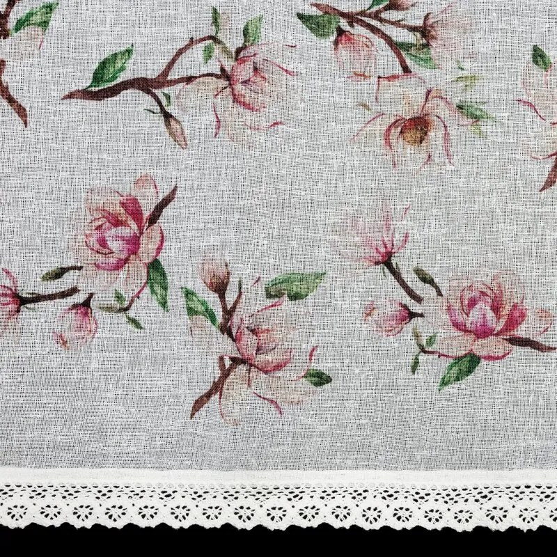 Dekorstudio Kuchynská záclonka ARI zdobená kvetinovou potlačou a čipkou 150 x 30 cm