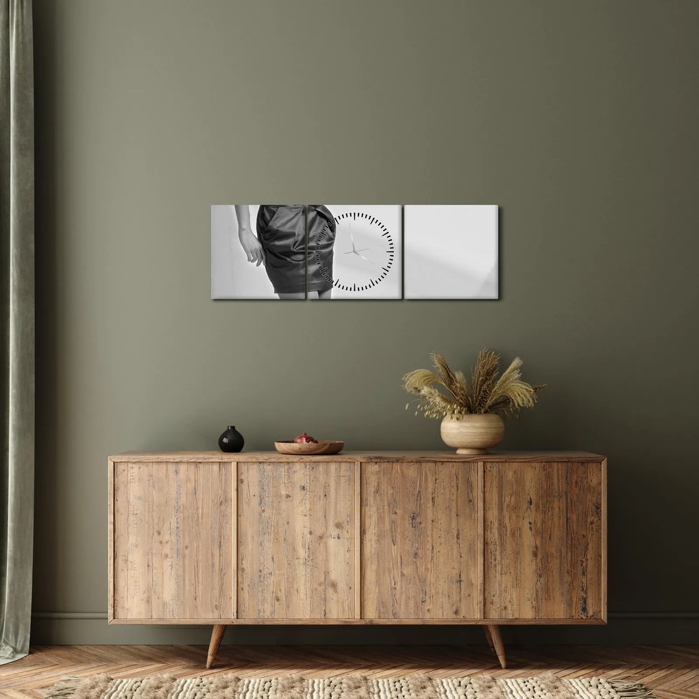 Obraz - Žena v krátkych šatách (s hodinami) (90x30 cm)