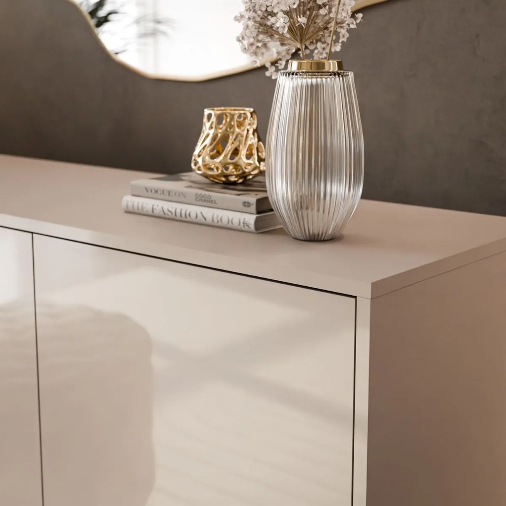 KOMODA ALWIN KAŠMÍR VYSOKÝ LESK 154 cm STRIEBORNÉ NOŽIČKY 14 cm