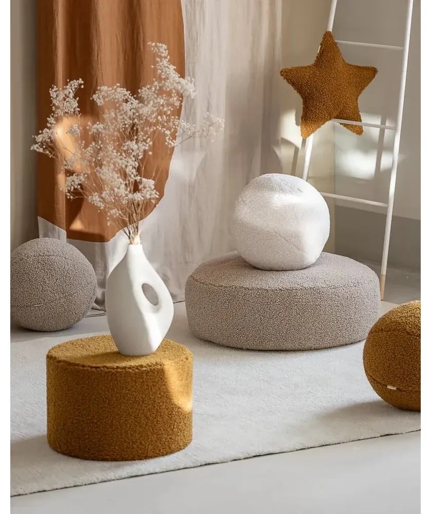 Hnedý detský pohovkový vankúš z textílie buklé Star – Wigiwama