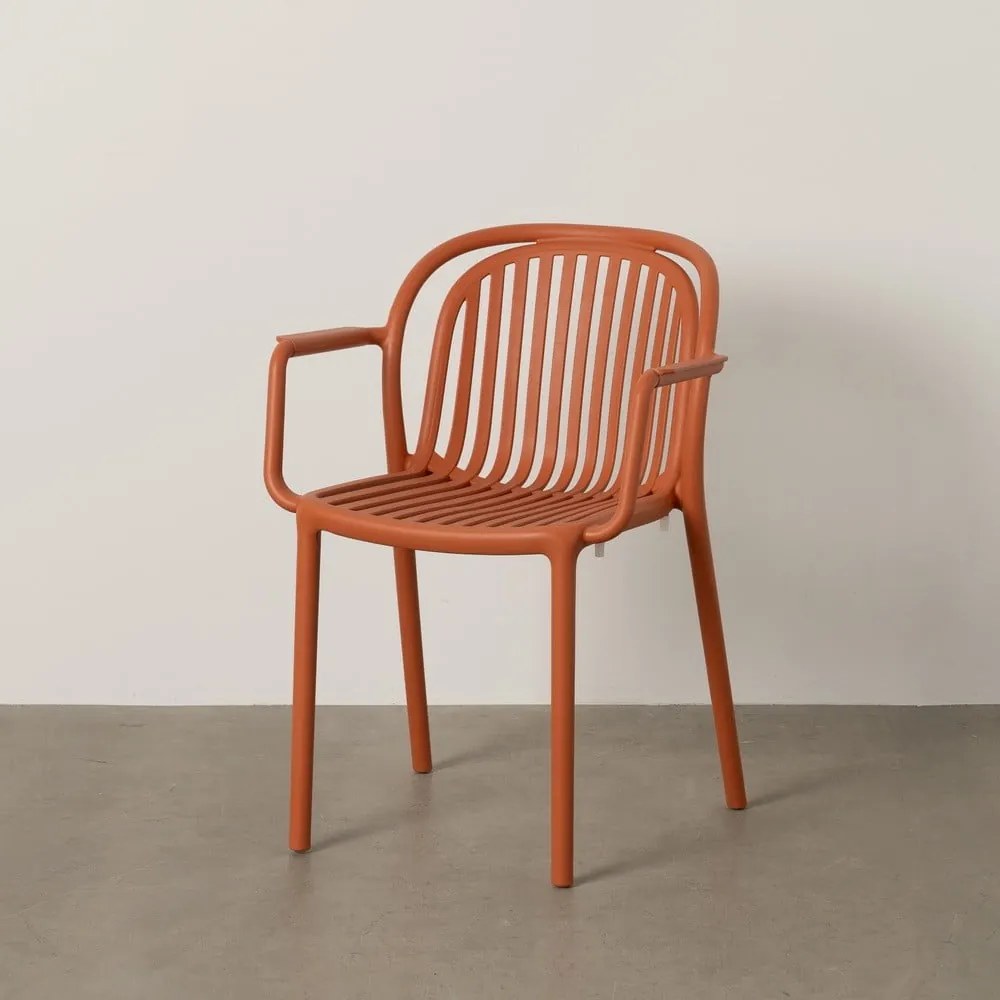 V terakotovej farbe plastová jedálenská stolička Alia – Ixia