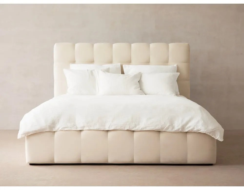 Béžová čalúnená dvojlôžková posteľ s úložným priestorom s roštom 140x200 cm Bali – Cosmopolitan Design