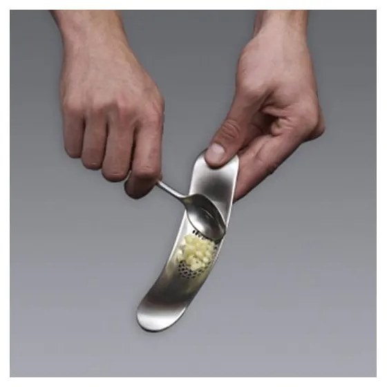 Zelené kolískové stláčadlo na cesnak Joseph Joseph Garlic Rocker