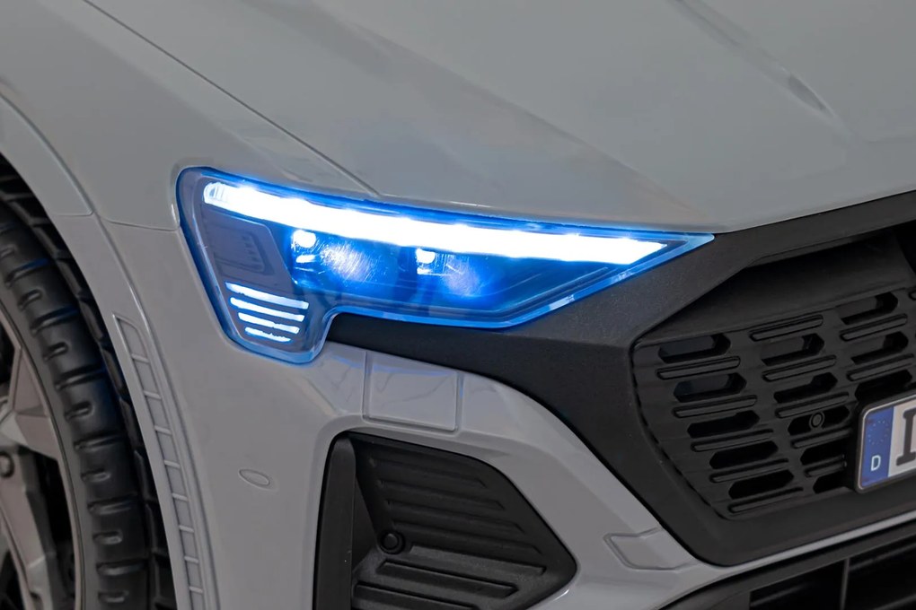 Ramiz Audi SQ8 vozidlo Sivá