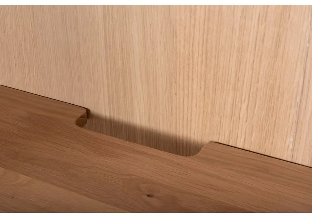 Nízka komoda z dubového dreva v bielo-prírodnej farbe 118x100 cm Fina – Gazzda