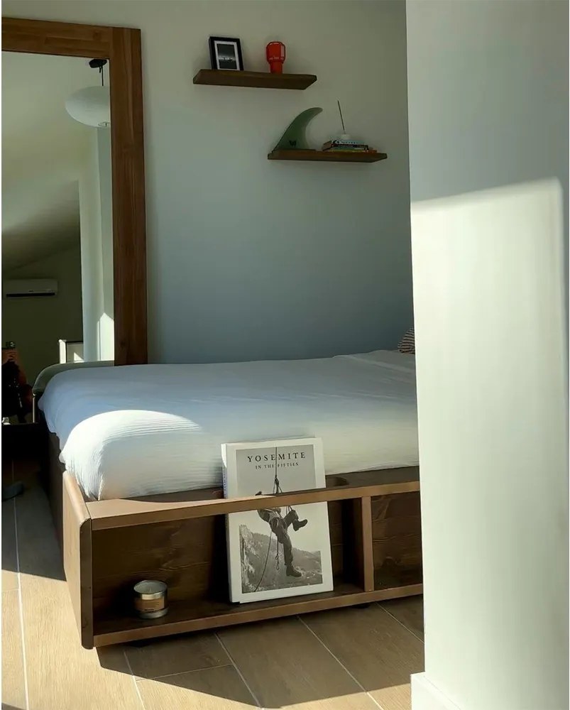 Hnedá dvojlôžková posteľ z borovicového dreva s roštom 140x200 cm Ziggy – Karup Design