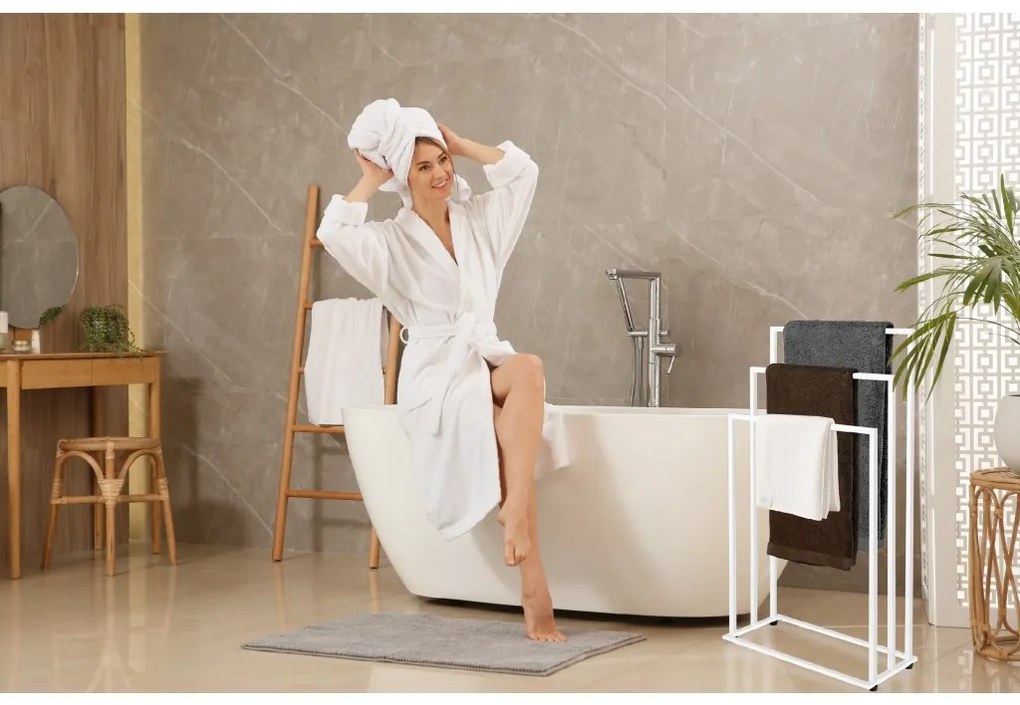 Stojan na uteráky s 3 ramenami Tire white