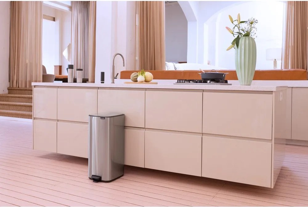 Pedálový oceľový odpadkový kôš v matne striebornej farbe 30 l Bo – Brabantia