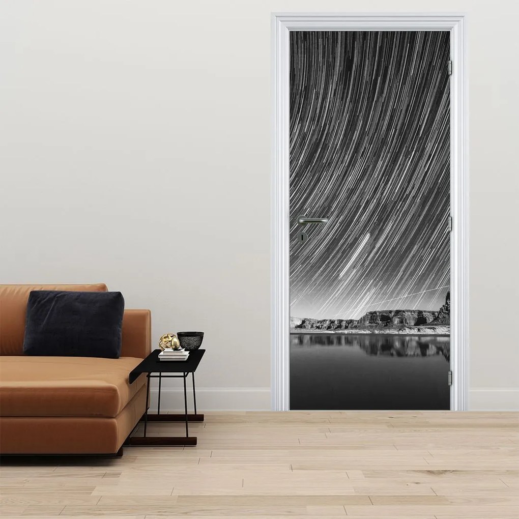 Fototapeta na dvere - Čiernobiela hviezdna obloha (95x205cm)