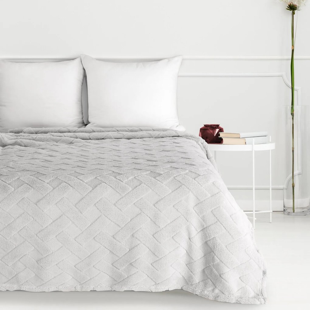 DEKA Z MIKROFLANELU CARO 70X160 CM STRIEBORNÁ