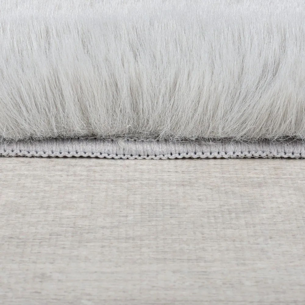 Svetlosivá syntetická kožušina 120x170 cm Ivy Luxury Fur – Flair Rugs