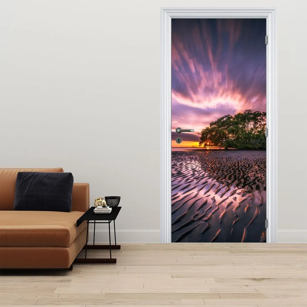Fototapeta na dvere - Pláž pri západe slnka (95x205cm)