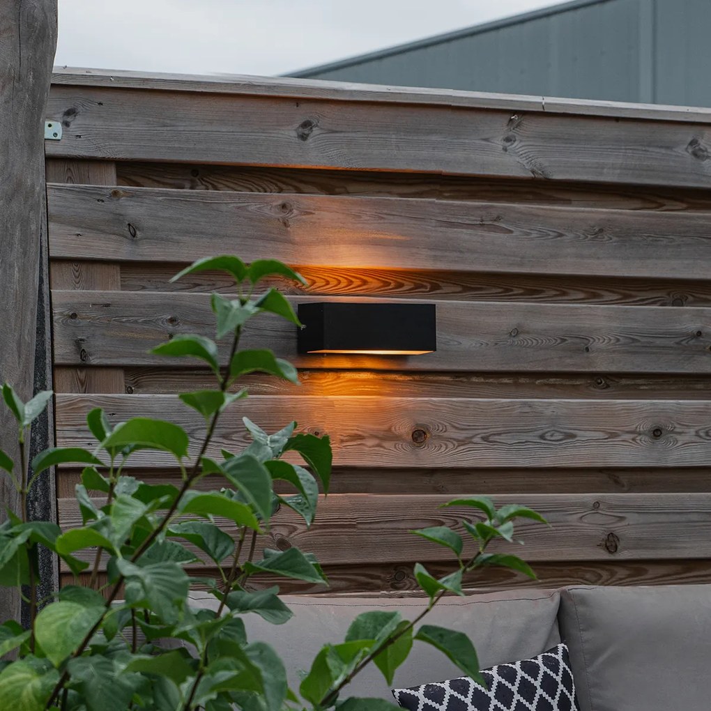 Moderná nástenná lampa čierna IP65 - Houks