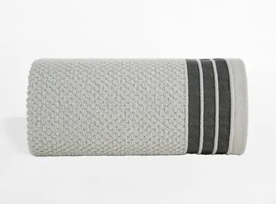 Strieborný bavlnený uterák MADLEN 70x140 cm