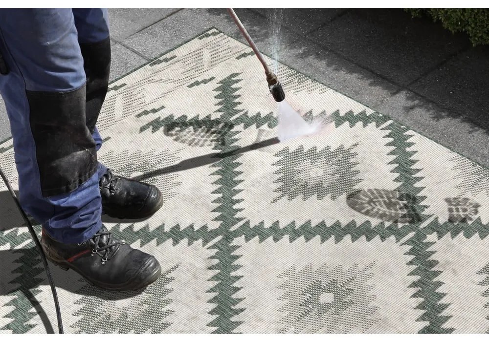 Zeleno-krémový vonkajší koberec NORTHRUGS Malibu, 290 x 200 cm