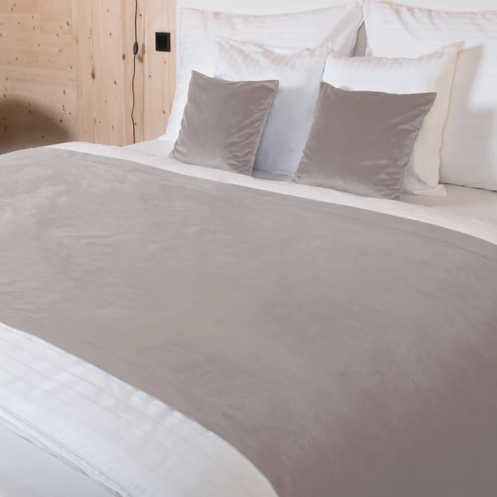 Biante Zamatový prehoz/behúň na posteľ Velvet Prémium SVP-015 Latte 60x300 cm