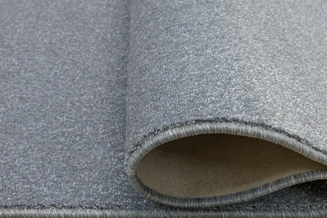 Metrážny koberec Himalaya 274 strieborný