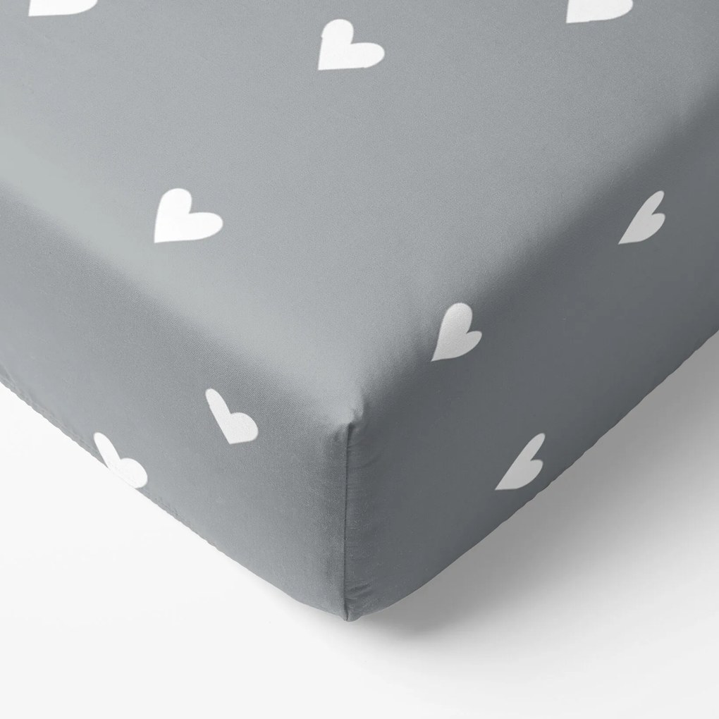 Goldea bavlnená napínacia plachta - srdiečka na sivom 90 x 200 cm